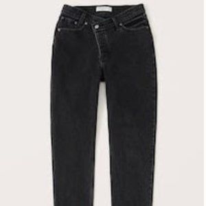 Abercrombie Curve Love High Rise Jeans size 28S NEVER worn NWOT